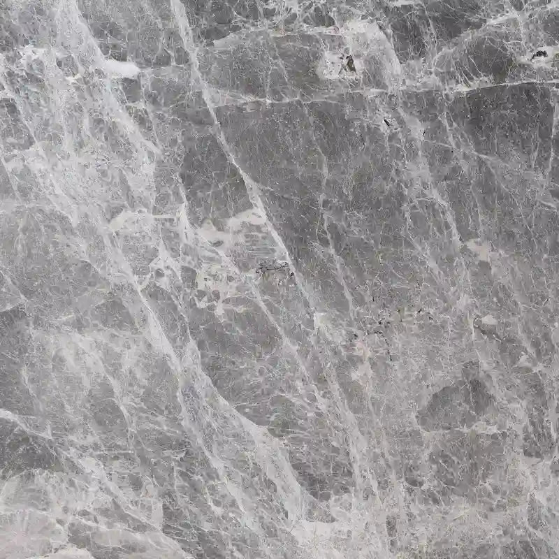 Isola da cucina con piano in marmo e portabottiglie