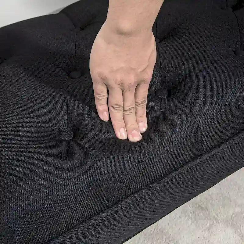 Banco para el pie de la cama con diseño capitoné y tapizado