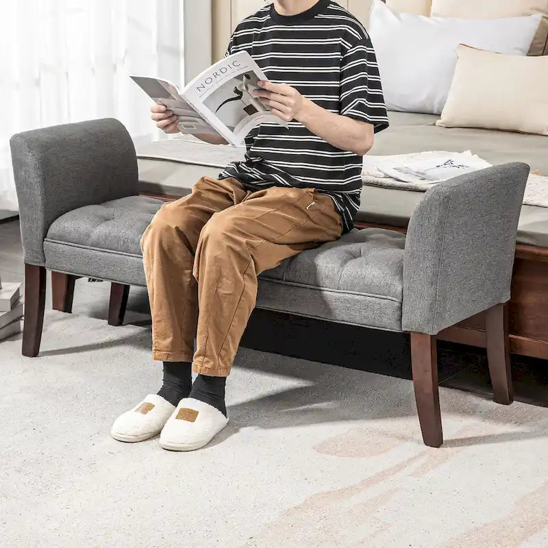 Banco para el pie de la cama con diseño capitoné y tapizado